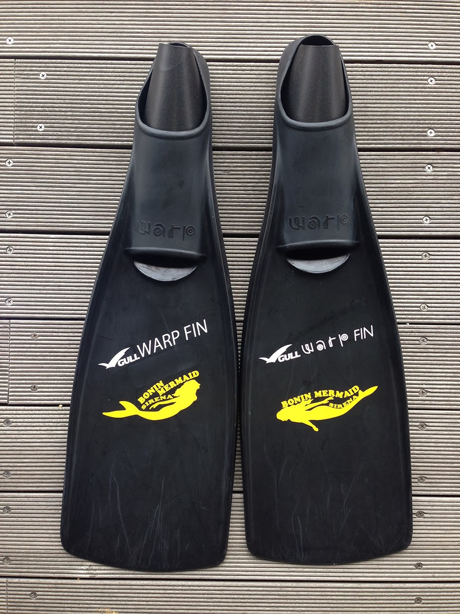 カッティングステッカー&プリントTシャツ SingKenKen: ダイビング用フィンのステッカー貼り方